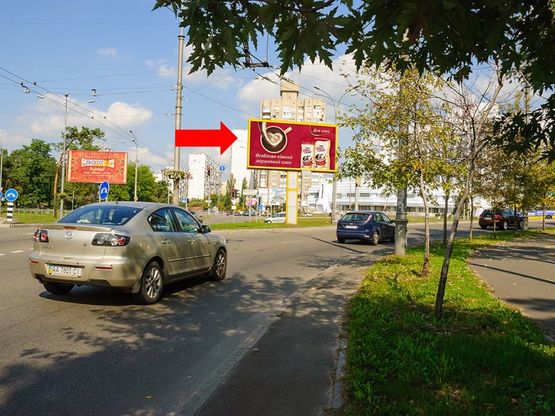 Фото рекламной плоскости по адресу Строителей ул. / Малышка ул. / Освободителей ул., разделитель, в сторону ТРЦ "Детский мир", Жмаченка ул.