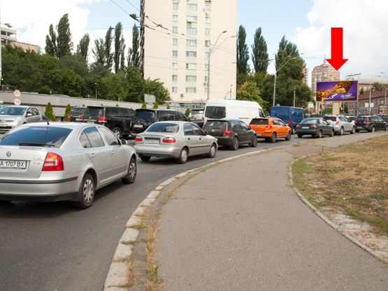 Фото рекламной плоскости по адресу Черновола ул. / Победы пр., заезд с Победы пр. на Воздухофлотский мост, на светофоре