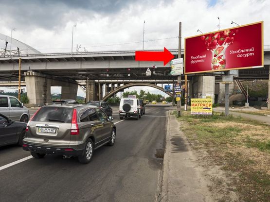 Фото рекламної площини за адресою Днепровская Набережная / Причальная ул. / мост Дарницкий, на светофоре, в сторону мост Патона