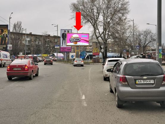 Фото рекламної площини за адресою Дарницкая пл. (бывш. Ленинградская пл.), возле подземного перехода, в сторону Гагарина пр.
