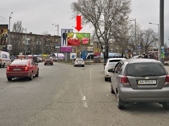 Фото рекламної площини за адресою Дарницкая пл. (бывш. Ленинградская пл.), возле подземного перехода, в сторону Гагарина пр.