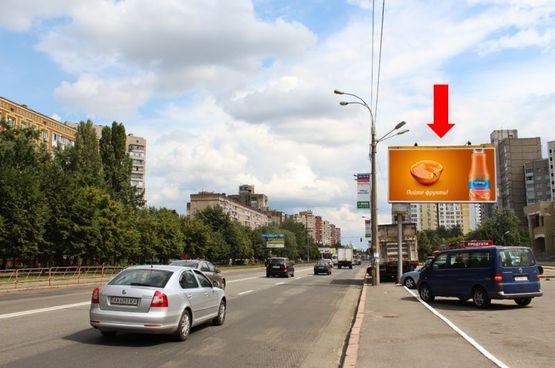 Фото рекламной плоскости по адресу Харьковское шоссе, 51, возле ТЦ "Дарница", супермаркетов "Фокстрот", "Сильпо", в сторону пл. Харьковская