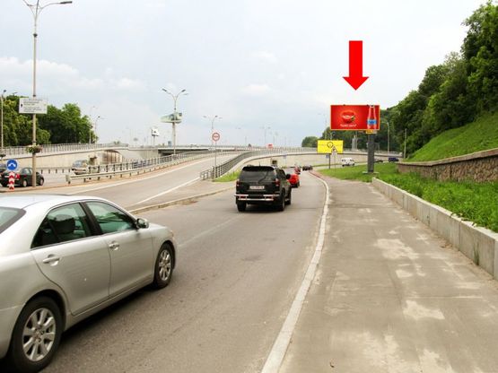 Фото рекламної площини за адресою Набережное шоссе, 200м до моста Патона (справа), в сторону Дружбы народов бул.