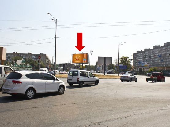 Фото рекламной плоскости по адресу Дарницкая пл. (бывш. Ленинградская пл.), разделитель, направление с Гагарина пр. в сторону Соборности пр. (бывш. Воссоединения пр.), Харьковское шоссе