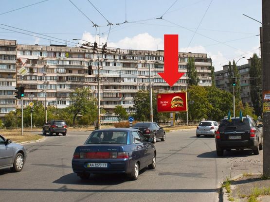 Фото рекламной плоскости по адресу Тимошенко ул. / Малиновского. ул., разделитель, развязка, в сторону ст. м. "Оболонь"