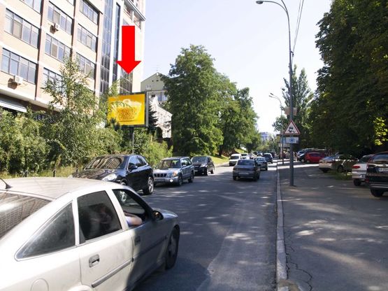 Фото рекламної площини за адресою Коновальца ул. (бывш. Щорса ул.) / Предславинская ул., на светофоре, в сторону Украинки бул.