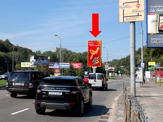 Фото рекламной плоскости по адресу Героев ВОВ пл., разделитель, в сторону Старонаводницкая ул.