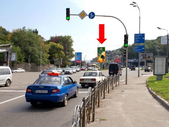 Фото рекламної площини за адресою Героев ВОВ пл., разделитель, в сторону мост Патона