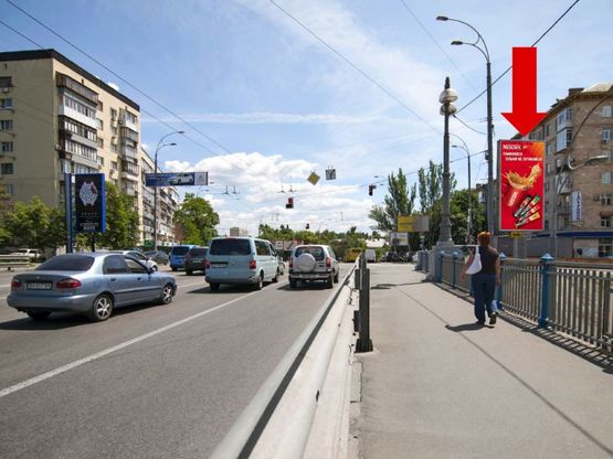Фото рекламной плоскости по адресу Бойчука ул. (бывш. Киквидзе ул.), 2, напротив, возле мост Печерский, в сторону Саперно-Слободская ул.