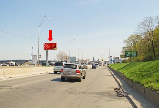 Фото рекламної площини за адресою Набережное шоссе, 400м до моста метро, в сторону ст. м. "Днепр"