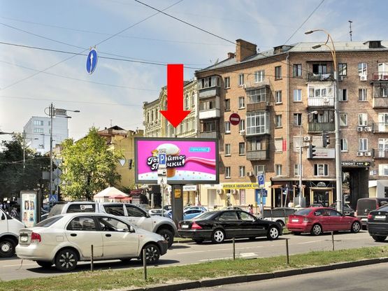 Фото рекламної площини за адресою Бассейная ул. / Руставели ул., разделитель, в сторону Бессарабская пл.