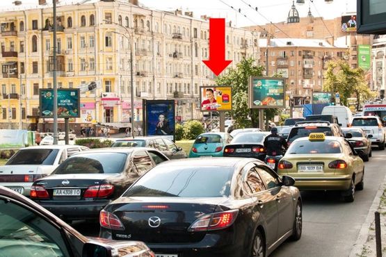 Фото рекламной плоскости по адресу Бассейная ул., 17, разделитель, напротив ТЦ "Гулливер", в сторону Бессарабская пл.