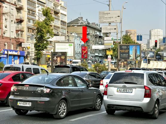 Фото рекламной плоскости по адресу Бассейная ул., 19, напротив ТРЦ "Gulliver", в сторону Украинки бул.