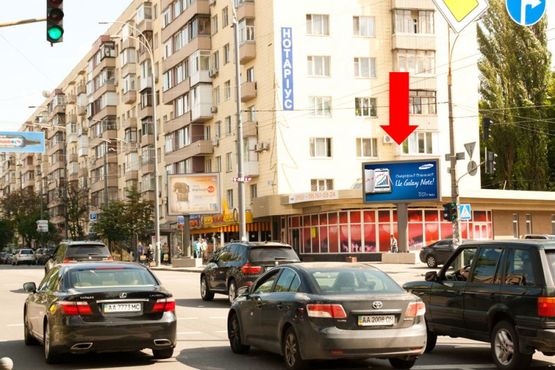 Фото рекламной плоскости по адресу Украинки бул., 24-Б / Новогоспитальная ул. (бывш. Щорса пер.), в сторону ст. м. "Печерская"