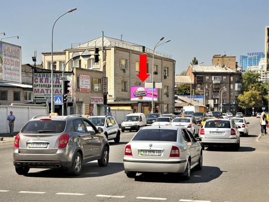 Фото рекламной плоскости по адресу Короленковская ул., 4 / Владимирская ул., на светофоре, в сторону Жилянская ул.