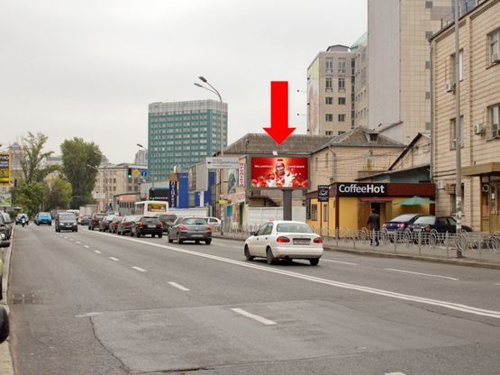 Фото рекламної площини за адресою Короленковская ул., 4 / Владимирская ул., на светофоре, в сторону Малевича ул. (бывш. Боженка ул.)