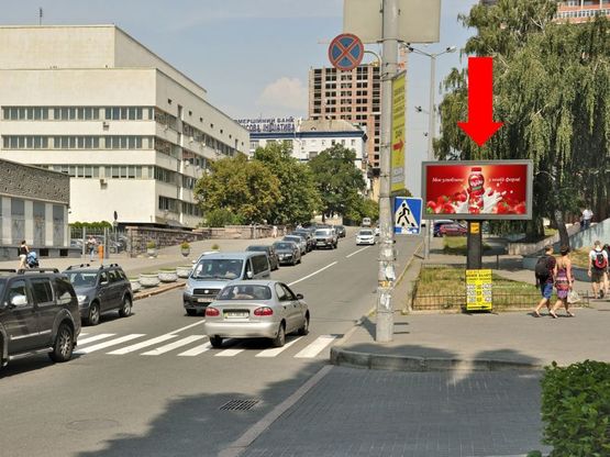 Фото рекламной плоскости по адресу Предславинская ул., 35-1, Дворец "Украина", в сторону Коновальца ул. (бывш. Щорса ул.)