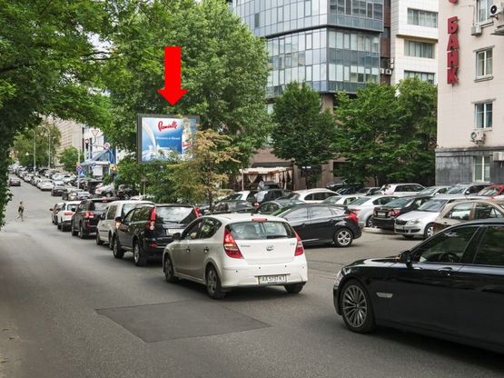 Фото рекламной плоскости по адресу Кловский спуск, 9/2 / Мечникова ул., на светофоре, в сторону Институтской ул.