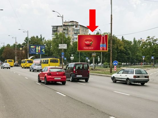 Фото рекламной плоскости по адресу Гагарина пр. / Верховного Совета бул., разделитель, в сторону Дарницкой пл. (бывш. Ленинградская пл.)