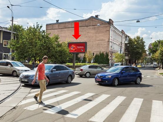 Фото рекламной плоскости по адресу Константиновская ул., 35 / Щекавицкая ул., возле кинотеатра "Жовтень"