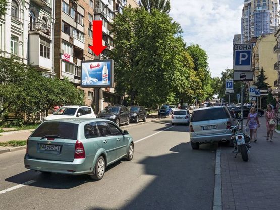 Фото рекламної площини за адресою Хмельницкого ул., 94, в сторону Владимирская ул.