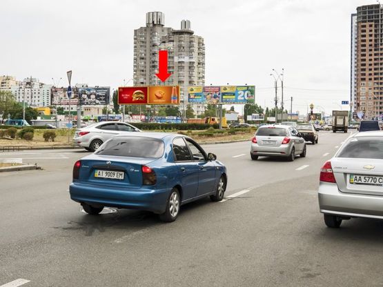 Фото рекламної площини за адресою Оболонский пр. / Малиновского ул., разделитель, ст. м. "Оболонь", в сторону Петровки, правая