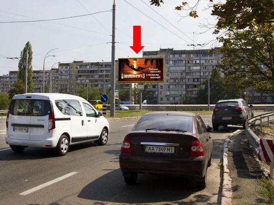 Фото рекламної площини за адресою Героев Днепра ул., 73 / Героев Сталинграда пр., разделитель, в сторону Героев Сталинграда пр.