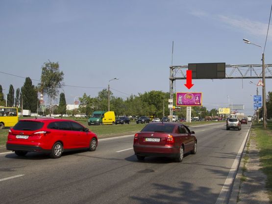 Фото рекламной плоскости по адресу Богатырская ул. / Полярная ул., разделитель, супермаркет "Эпицентр", из центра