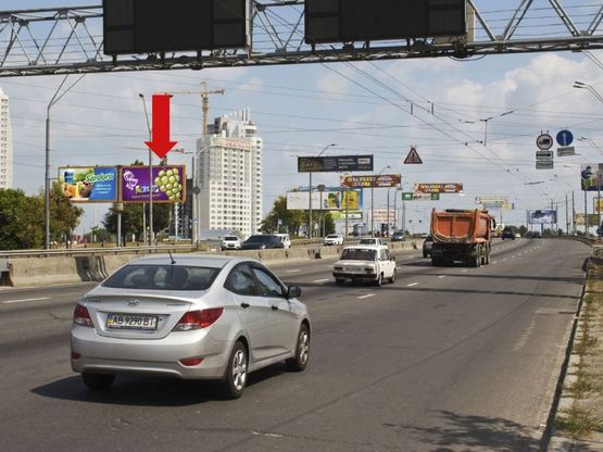 Фото рекламної площини за адресою Бандеры пр. (бывш. Московский пр.) / Героев Сталинграда пр., начало мост Московский, в сторону Троещина, правая
