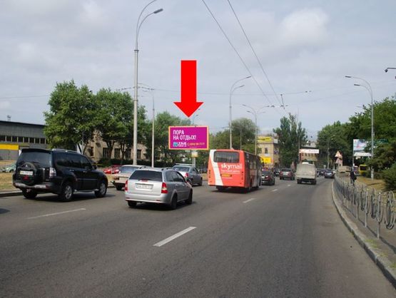 Фото рекламной плоскости по адресу Освободителей пр., 3А, напротив, разделитель, в сторону Перова бул.