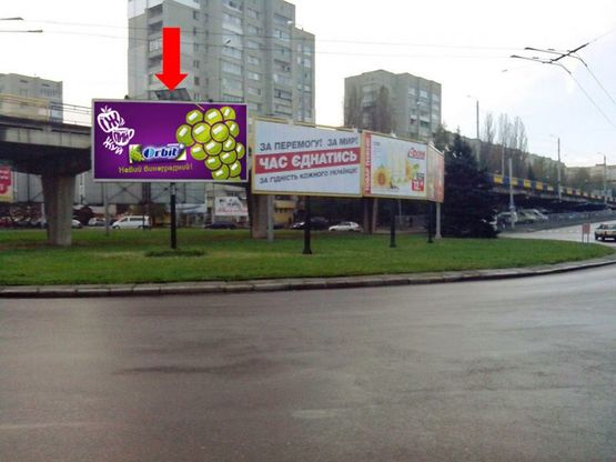 Фото рекламной плоскости по адресу Княгини Ольги ул. / Владимира Великого ул., возле ТЦ "Львов", супермаркета "Фокстрот", "McDonald's"