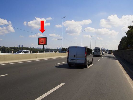 Фото рекламної площини за адресою Набережное шоссе ул., 1100 м. до ст.м. "Днепр", со стороны Подола