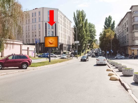 Фото рекламної площини за адресою Предславинская ул., 35, возле дворца "Украина", в сторону ул. Тверская