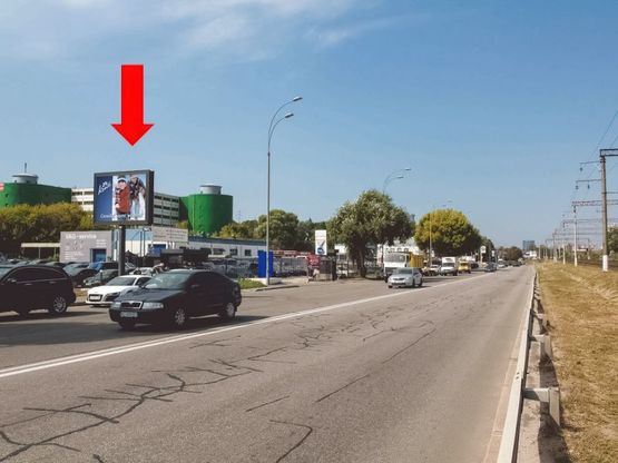 Фото рекламной плоскости по адресу Гринченко ул., 18, возле автосалонов, напротив ТРЦ "Ocean Plaza", в сторону центра