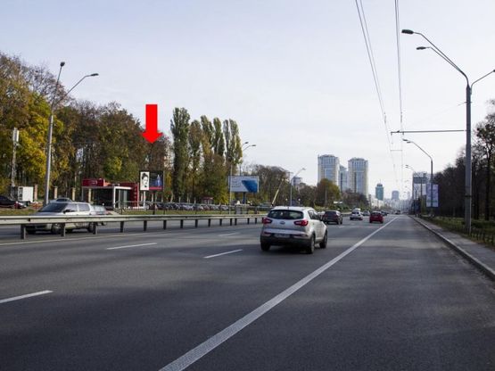 Фото рекламної площини за адресою Победы пр., 34, напротив Медуниверситета им. Богомольца, в сторону центра