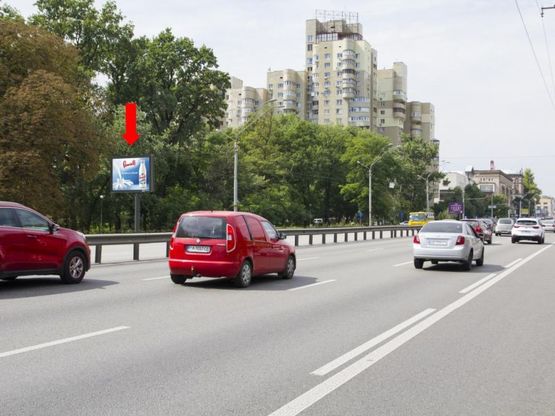 Фото рекламной плоскости по адресу Победы пр., напротив Медуниверситета им. Богомольца, в сторону ст. м. «Шулявская», из центра