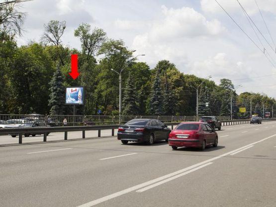 Фото рекламной плоскости по адресу Победы пр., 35, возле ст. м. "Политехнический институт", из центра