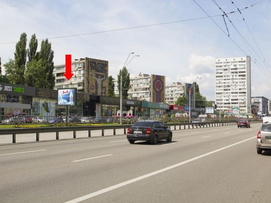 Фото рекламної площини за адресою Победы пр., 21, возле магазинов "Интертоп", "Carlo Pazolini", "Adidas", из центра