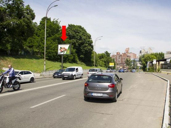 Фото рекламної площини за адресою Брожко ул. (бывш. Кировоградская ул.) / ул. Изюмская, на светофоре, в сторону ул. Гринченко