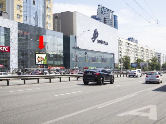 Фото рекламной плоскости по адресу Победы пр., 26, напротив ст.м. "Политехнический институт", возле ТРЦ "Smart Plaza", супермаркета "Сильпо", в центр