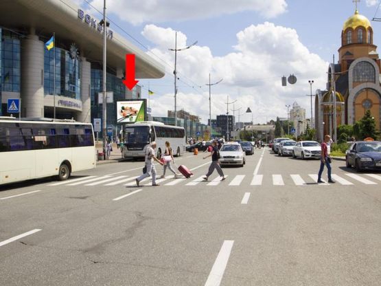 Фото рекламной плоскости по адресу Ползунова ул., 6, возле ресторана KFC, Южного жд вокзала, в сторону ул. Липковского (бывш. ул. Урицкого)