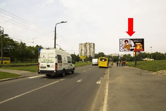 Фото рекламної площини за адресою Симиренко ул., 17 - ул.Семьи Сосниных, возле супермаркета "Ашан", сторону пр. Курбаса
