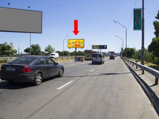 Фото рекламной плоскости по адресу Оболонский пр., разделитель, между ст.м. "Оболонь" и ст.м. "Почайна", в сторону ст. м. "Почайна"