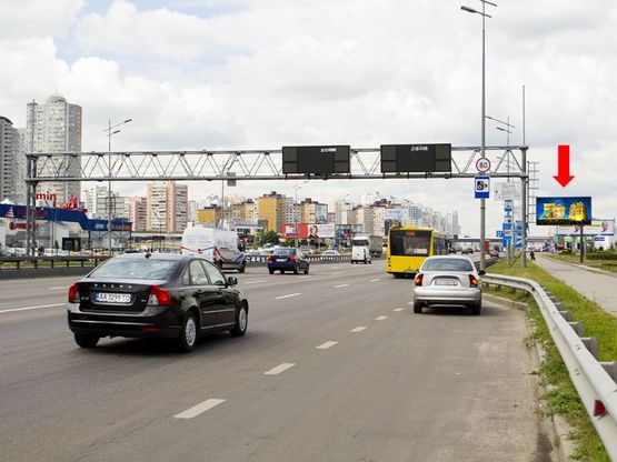 Фото рекламної площини за адресою Бажана пр., напротив ТРЦ "Пирамида", в сторону ст. м. "Позняки", центра