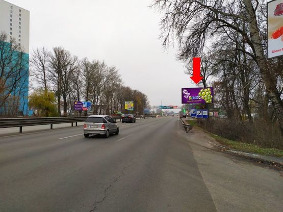 Фото рекламної площини за адресою Глушкова пр., возле супермаркета "Фора", из центра