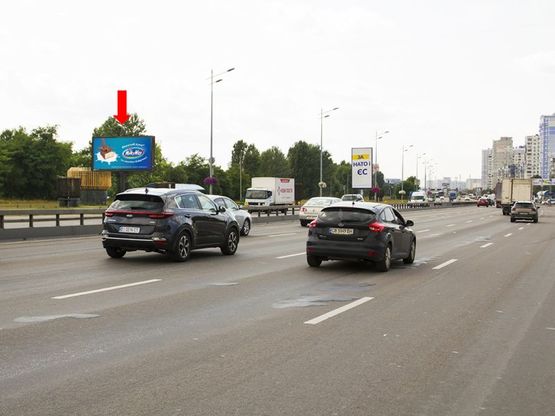 Фото рекламной плоскости по адресу Бажана пр., возле ст.м. "Вырлица", АЗС "Glusco", в сторону центра