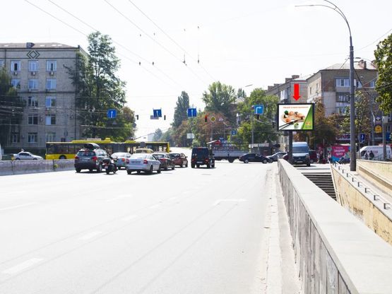 Фото рекламної площини за адресою Телиги ул., 13/14 - ул. Дорогожицкая, на светофоре, в сторону ст. м. "Шулявская"