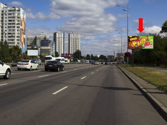 Фото рекламной плоскости по адресу Бажана пр., 7 напротив, в сторону ст.м. "Вырлица", из центра