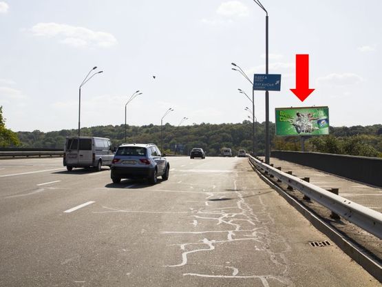 Фото рекламної площини за адресою Бойчука ул. (бывш. Киквидзе ул.), мост, в сторону Южного моста, Саперно-Слободская ул.