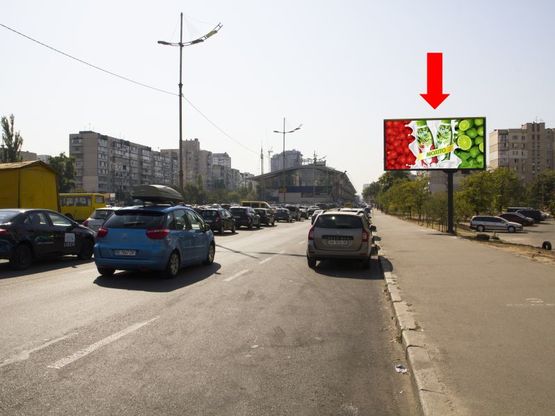 Фото рекламной плоскости по адресу Оболонский пр, 43, возле ТРЦ "Dream Town", в сторону ст.м."Минская"